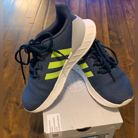 🏃♂️Adidas shoes kids size 1.5 - Picture 3 of 4